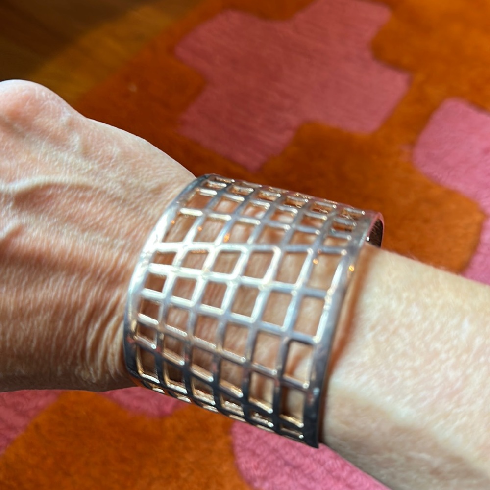 Cuff bracelet with gold tone and geometric pattern